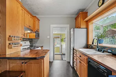 307 Adams Av, Silverton, OR 97381 - Photo 16