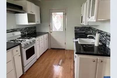 575 23rd St NE, Salem, OR 97301 - Photo 6
