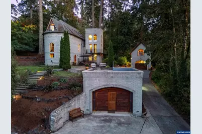 1820 E 28th Av, Eugene, OR 97403 - Photo 2
