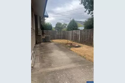 176 W Rose St, Lebanon, OR 97355 - Photo 12