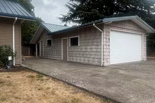 176 W Rose St, Lebanon, OR 97355 - Photo 6