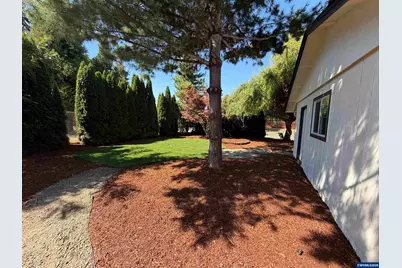 2395 4th St NE, Salem, OR 97301 - Photo 14