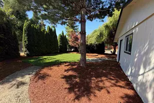 2395 4th St NE, Salem, OR 97301 - Photo 14