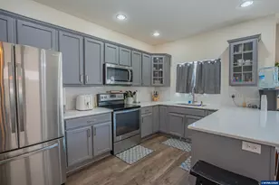 671 Jasmine Cir, Independence, OR 97351 - Photo 8