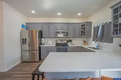671 Jasmine Cir, Independence, OR 97351 - Photo 4