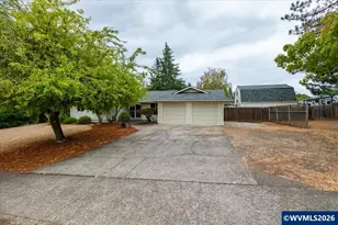1223 SW Bridlewood Dr, Dallas, OR 97338 - Photo 2