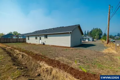 1221 49th St, Sweet Home, OR 97389 - Photo 36