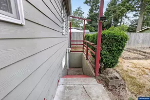 2275 Center St NE, Salem, OR 97301 - Photo 32