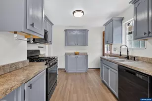 2275 Center St NE, Salem, OR 97301 - Photo 8