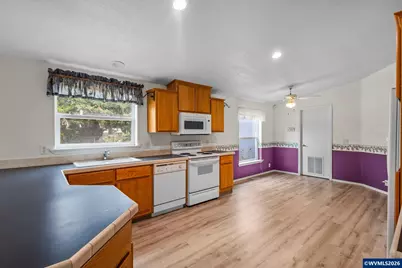 1100 SW 2nd Av, Mill City, OR 97360 - Photo 10