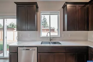 196 &amp 198 SE Lacreole Dr, Dallas, OR 97338 - Photo 20