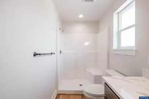 196 &amp 198 SE Lacreole Dr, Dallas, OR 97338 - Photo 36