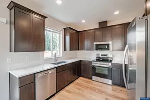 196 &amp 198 SE Lacreole Dr, Dallas, OR 97338 - Photo 16