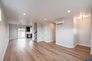 196 &amp 198 SE Lacreole Dr, Dallas, OR 97338 - Photo 10
