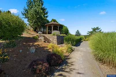 3252 Mt Kuebler Dr S, Salem, OR 97302 - Photo 46