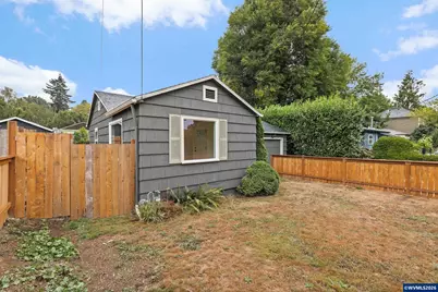 9525 N Hodge Av, Portland, OR 97203 - Photo 2
