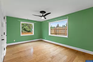 9525 N Hodge Ave, Portland, OR 97203 - Photo 4
