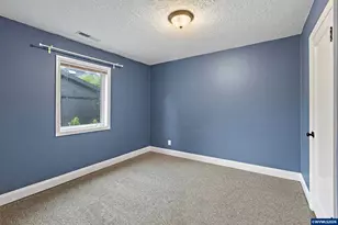 9525 N Hodge Ave, Portland, OR 97203 - Photo 16