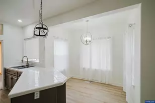 401 NE Faulconer St, Sheridan, OR 97378 - Photo 10