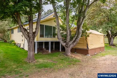 610 Averill St, Brownsville, OR 97327 - Photo 4
