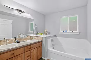 7235 Sarah Ln S, Salem, OR 97306 - Photo 26