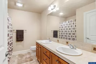 641 Troon Ave, Woodburn, OR 97071 - Photo 32