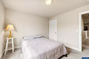 641 Troon Ave, Woodburn, OR 97071 - Photo 36