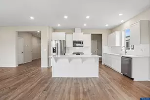 4889 Navigation Ave NE, Salem, OR 97305 - Photo 10