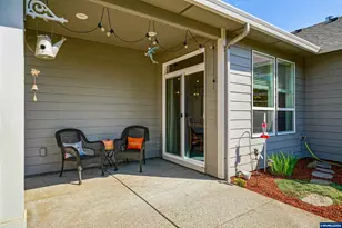 469 NW Crater Lk Dr, Dallas, OR 97338 - Photo 44