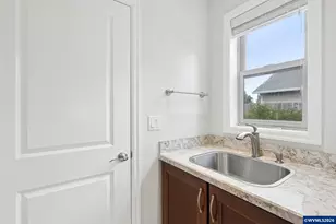 1277 Robert St, Woodburn, OR 97071 - Photo 22