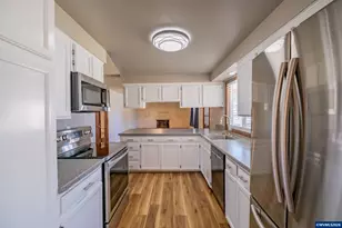 3305 Davidson St SE, Albany, OR 97322 - Photo 6