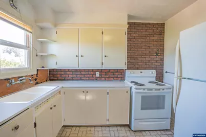 265 E Isabella St, Lebanon, OR 97355 - Photo 4