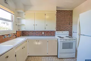 265 E Isabella St, Lebanon, OR 97355 - Photo 4