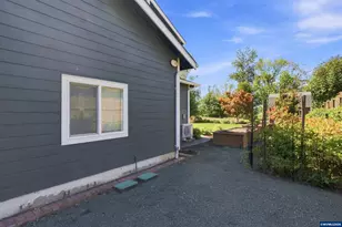 379 Hazelbrook Dr N, Keizer, OR 97303 - Photo 40