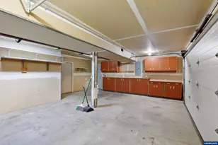 3244 SW 34th St, Redmond, OR 97756 - Photo 40
