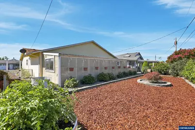 1323 Garden Wy, Woodburn, OR 97071 - Photo 28