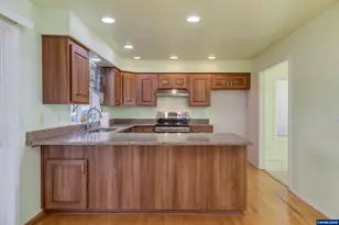 4445 Great Plains Dr NE, Salem, OR 97305 - Photo 8