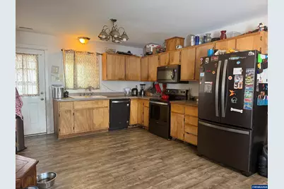 1255 W Washington St, Stayton, OR 97383 - Photo 2