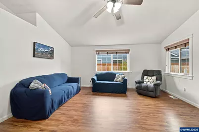 1050 Yew St, Junction City, OR 97448 - Photo 6