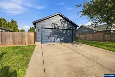 1050 Yew St, Junction City, OR 97448 - Photo 2
