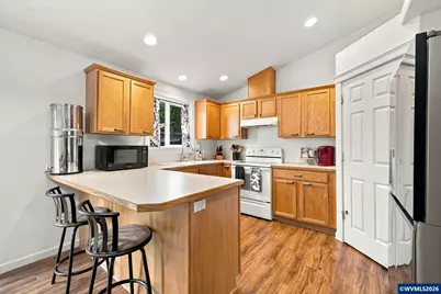 1050 Yew St, Junction City, OR 97448 - Photo 12