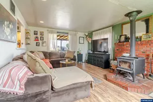36263 Airport Dr, Lebanon, OR 97355 - Photo 10