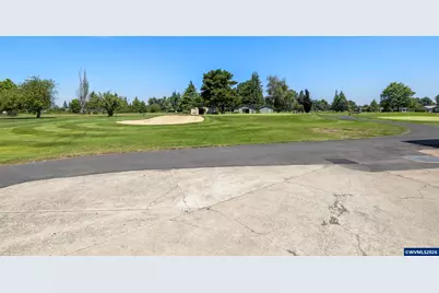 2049 W Hayes St, Woodburn, OR 97071 - Photo 30