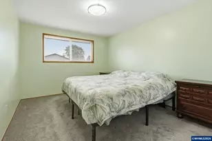 2049 W Hayes St, Woodburn, OR 97071 - Photo 12