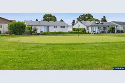 2049 W Hayes St, Woodburn, OR 97071 - Photo 2