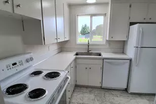 2049 W Hayes St, Woodburn, OR 97071 - Photo 10