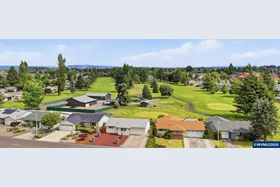 2049 W Hayes St, Woodburn, OR 97071 - Photo 22