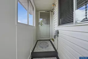 2049 W Hayes St, Woodburn, OR 97071 - Photo 4