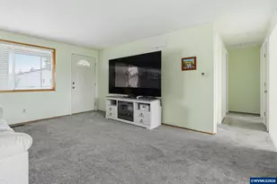 2049 W Hayes St, Woodburn, OR 97071 - Photo 8
