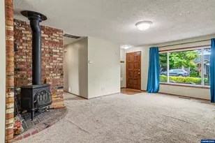 115 Grant St, Silverton, OR 97381 - Photo 8